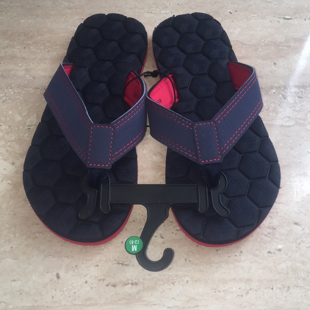 Boys blue and red flip flops size 2/3 NWT